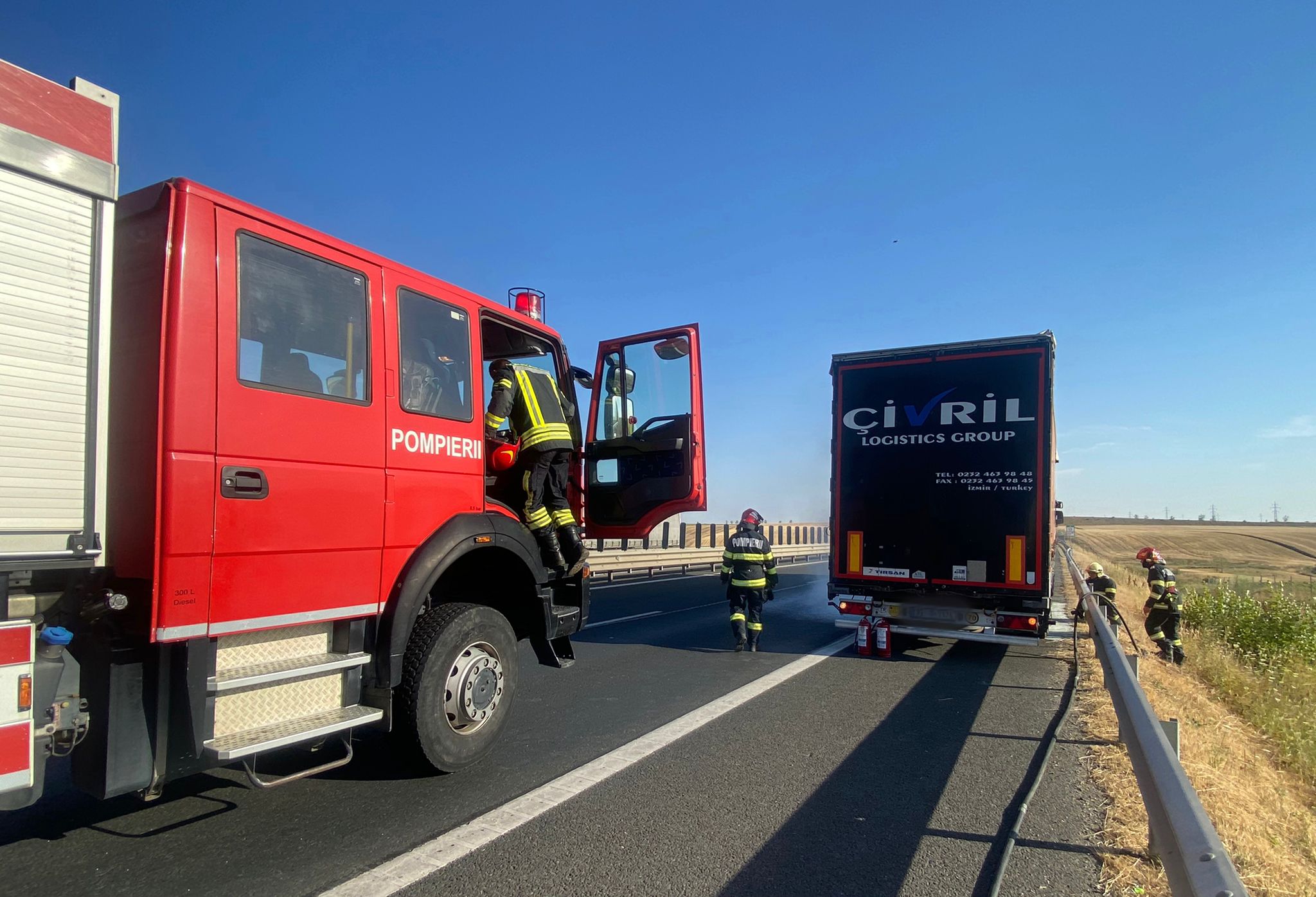 Foto Un Tir A Luat Foc Pe Autostrada A Pe Sensul Arad Timi Oara