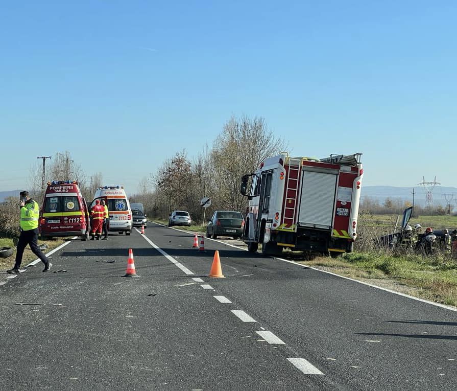 FOTO Două elicoptere SMURD pe DN68A A fost accident grav