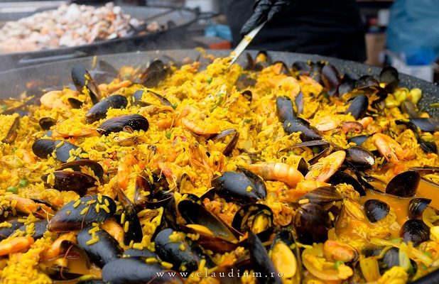 Mâncare de fructe de mare la Reșița, festival mediteraneean