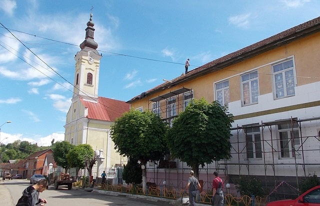 Reabilitarea școlii din Eftimie Murgu a „înghițit” peste patru milioane