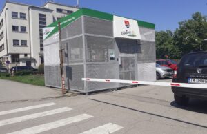 Parcare inchisa pentru biciclete instalata langa Palatul Administrativ din Timisoara