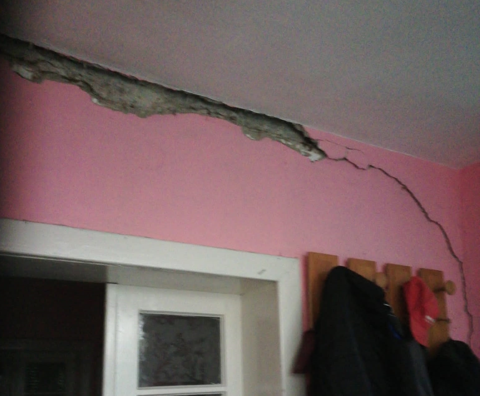 casa craparata cutremur