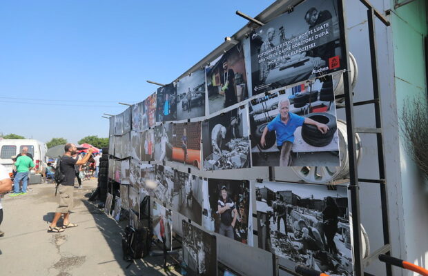 expozitie de fotografie organizata de asociatia documentor in piata mehala din timisoara
