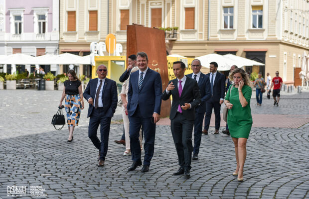 vizita alin nica si igor mirovic in piata unirii din timisoara