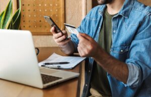 Cumpărături online cu cardul de credit