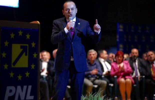 alin popoviciu din Timisoara, fost deputat pdl timis, la lansarea candidatilor pnl timis pentru alegerile locale din 2016, foto pressalaert