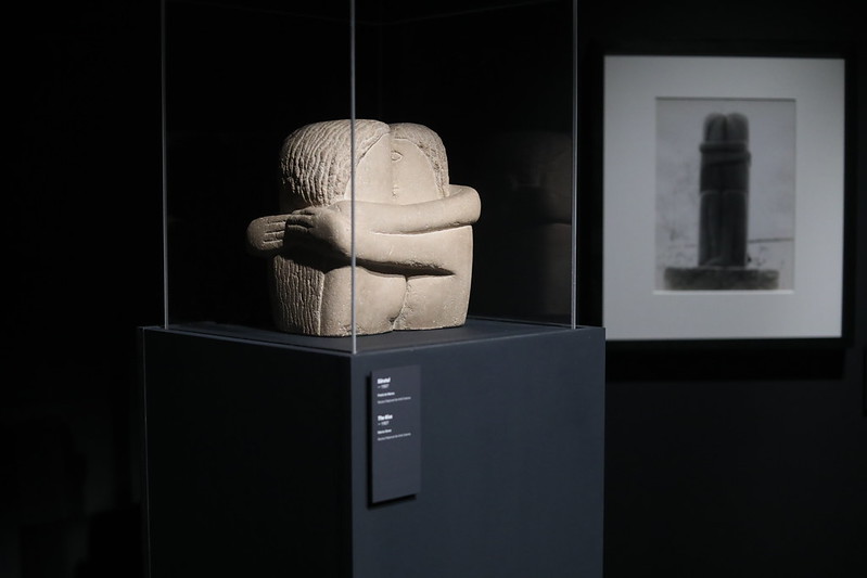 sarutul lui brancusi, expus la muzeul de arta din timisoara