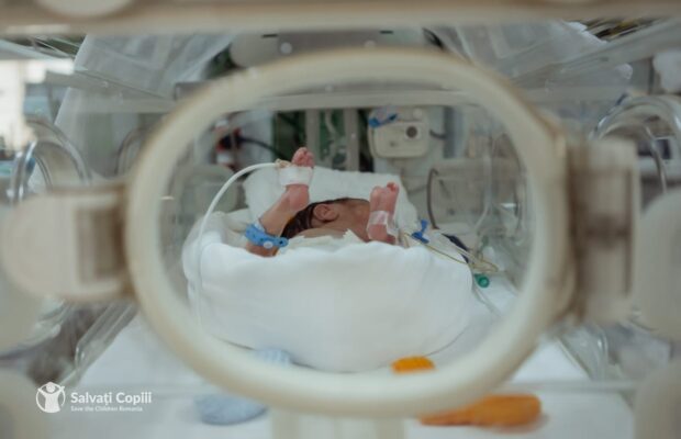 nou nascut in incubator