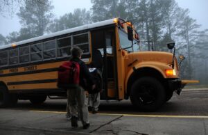 transport scolar elevi