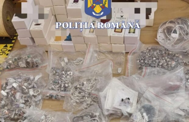bijuterii confiscate de politisti