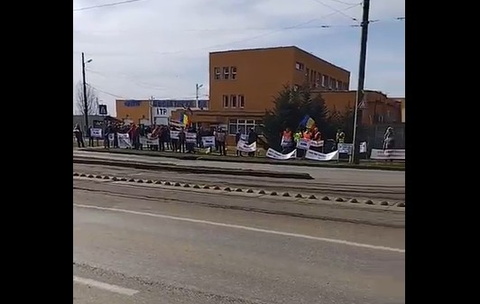 protest in fata stp Timisoara