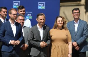 alin nica, dominic fritz, ioan gosa, ligia dugulescu si horia bugarin la sediul aliantei dreapta unita din timisoara