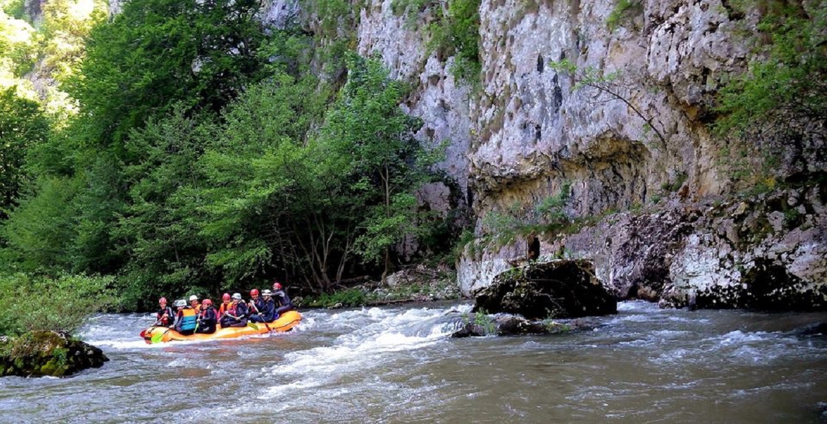 Rafting pe Cheile Nerei. Nu ratați super aventura!