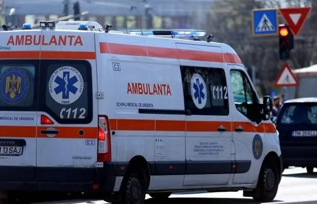 ambulanta in trafic 620x400