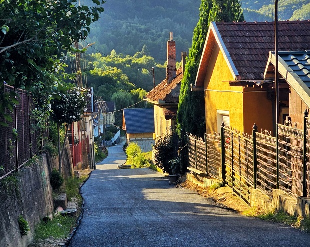 strada asfaltata rusca montana