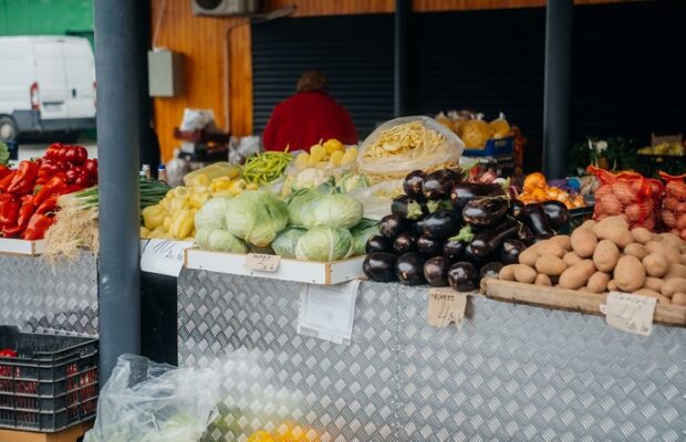 comerciant in piata doina din timisoara