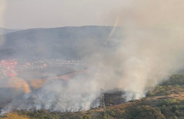 stiri despre incendiu pe dealurile de la Calnic langa Resita