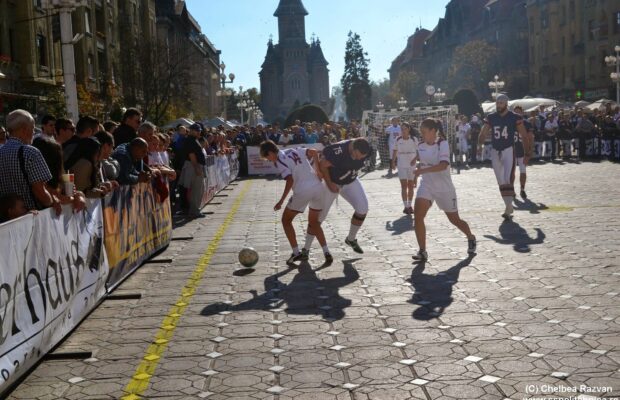 joc fotbal piata victoriei timisoara