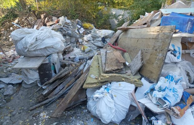 gunoaie pe santierul clinicii de balneologie din timisoara