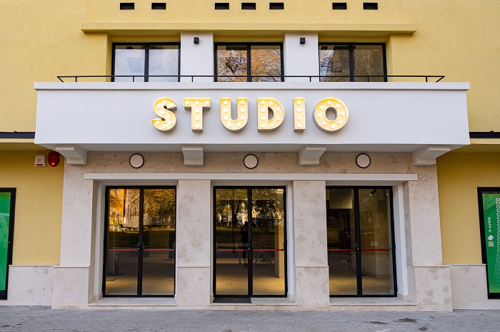 2 cinema studio detaliu fatada