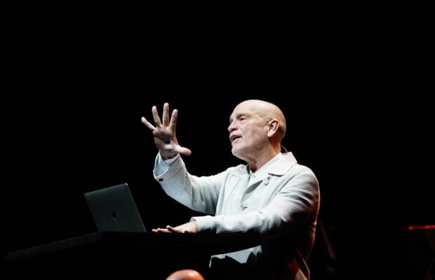 actorul john malkovich va urca din nou pe scena teatrului national timisoara