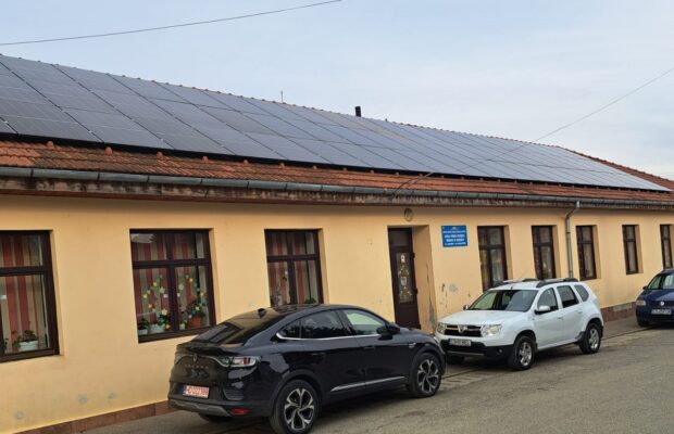 panouri fotovoltaice scoala bucosnita