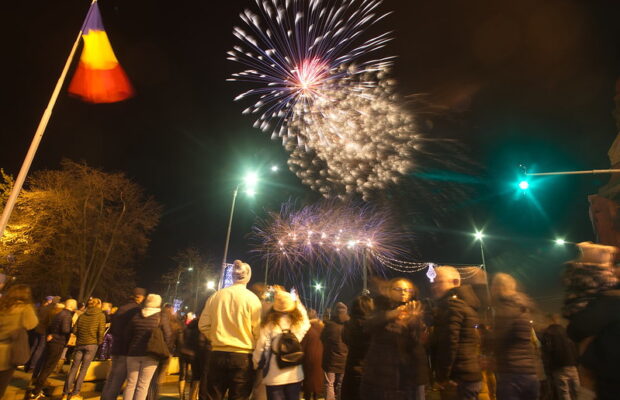 foc de artificii in centrul timisoarei