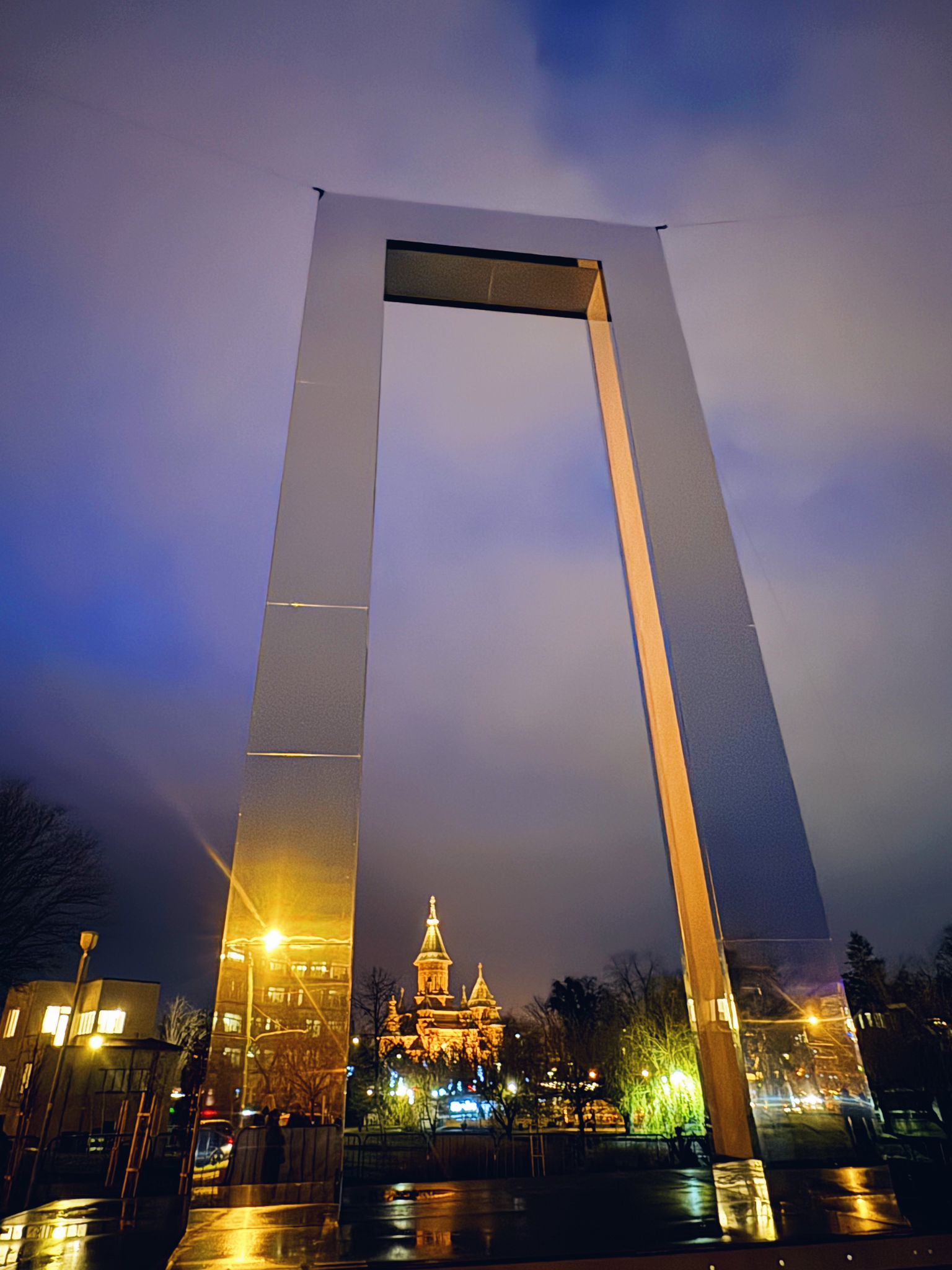 portalul libertatii in centrul timisoarei1