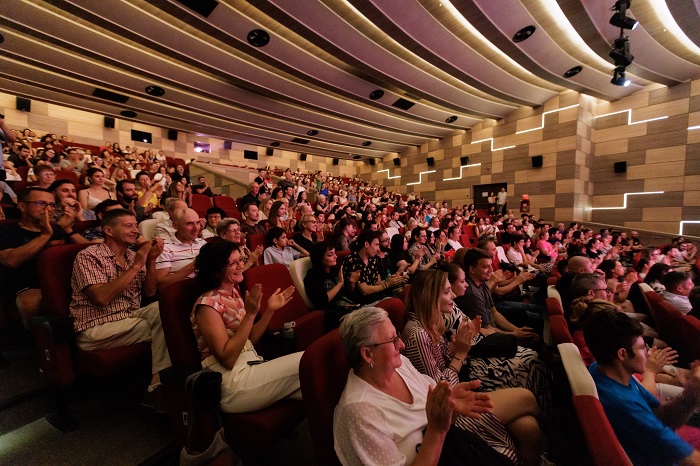 spectatori la cinema timis din timisoara