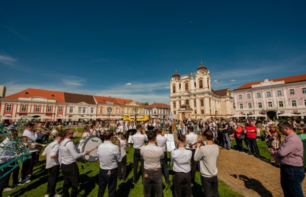 festivalul fanfarelor la timisoara
