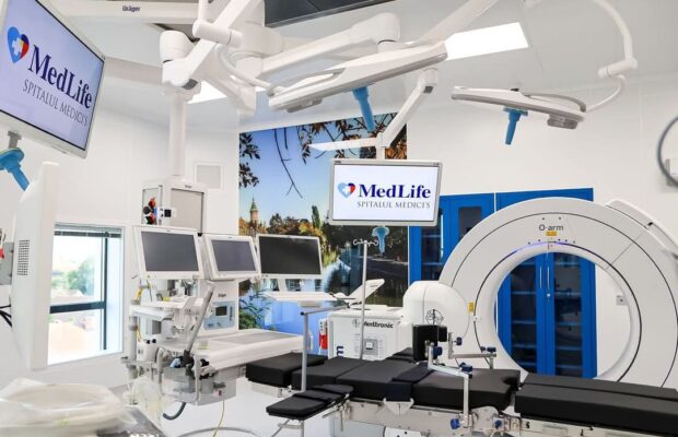 sală de operație spitalul medlife medicis timișoara