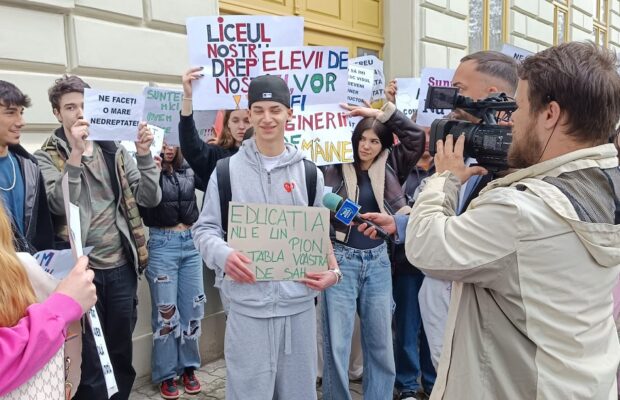 protest al elevilor liceului tehnologic de vest
