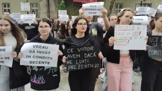Timisoara protest la liceul tehnologic de vest