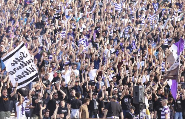 suporterii echipei de fotbal poli timisoara